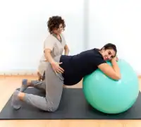 Masaje perineal y reeducación respiratoria para el parto